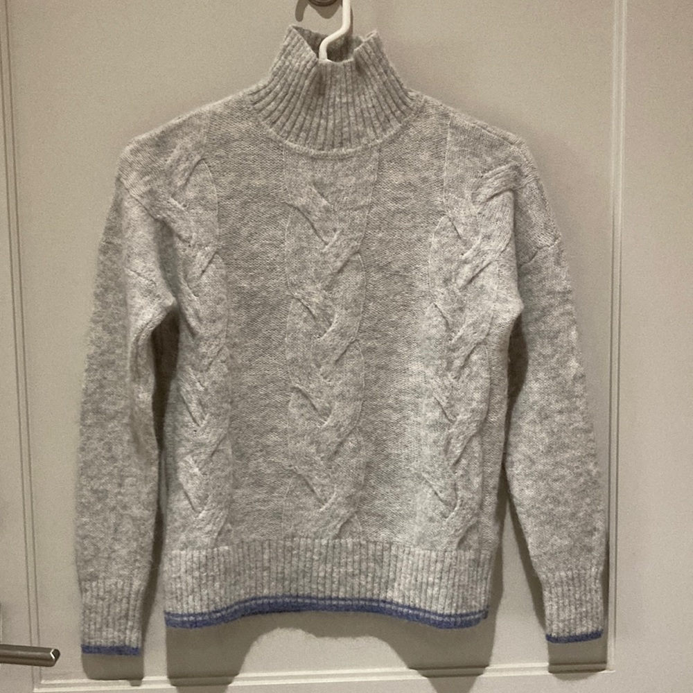 Gray Vineyard Vines turtleneck sweater, size XXS